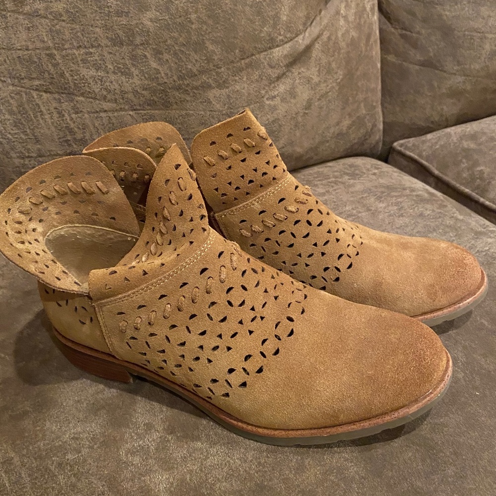 Sofft Suede Ankle Booties Size 10 Womens
